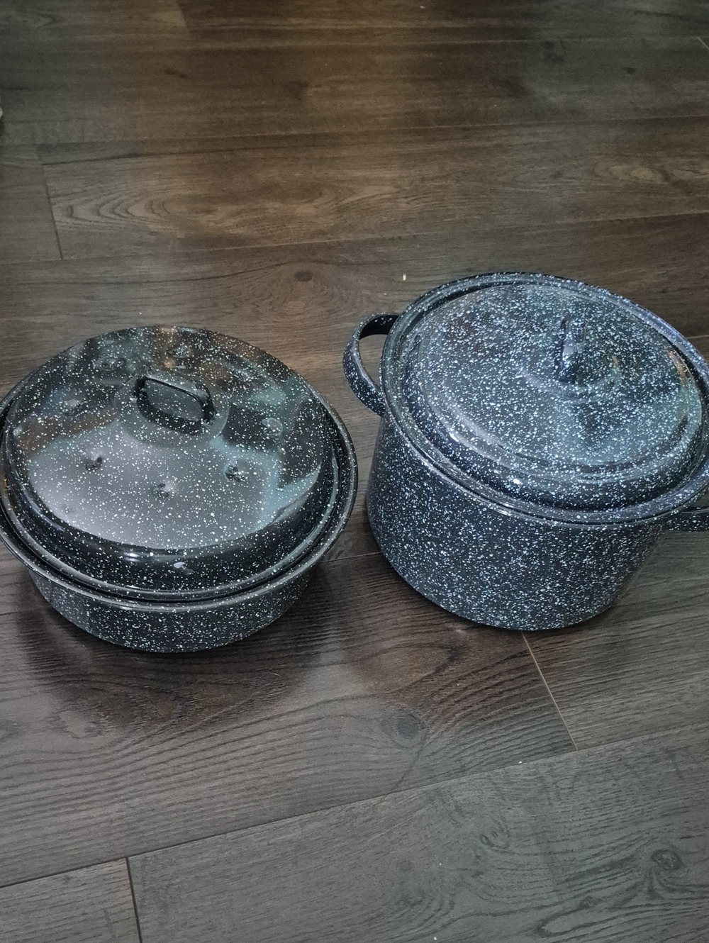 Pair Of Enamelware Vintage Pots With Lids. Nice Condition.